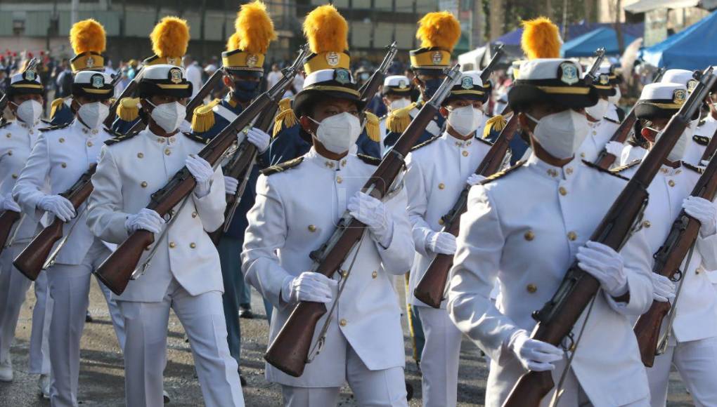 Elegancia, honor y aplomo, las Fuerzas Armadas se lucen en el Día de Independencia