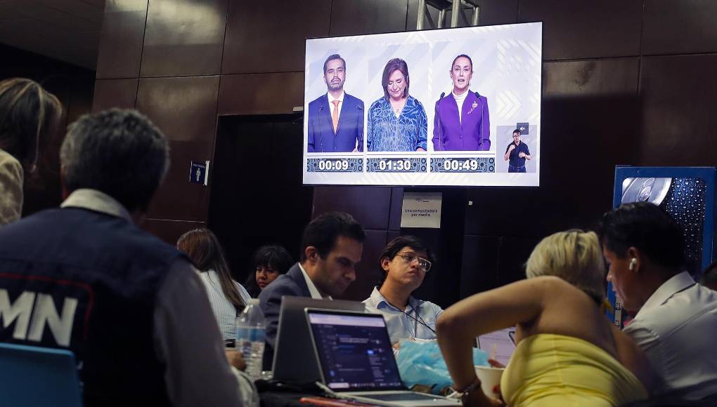 Con punzantes ataques contra Sheinbaum, a la que puso remoquetes como “dama de hielo” y “narcocandidata”, acaparó reflectores en los debates presidenciales. Eso no la ayudó a repuntar en los sondeos, que la muestran 20 puntos porcentuales por detrás de su rival. 