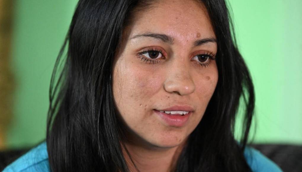  Un día de diciembre de 2009, con cinco meses de gestación, sintió fuertes dolores. El parto sobrevino en su modesta casa en un área rural del suroeste de El Salvador.