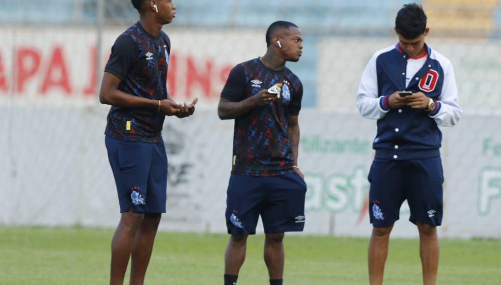 Edwin Solani comiendo previo al juego.