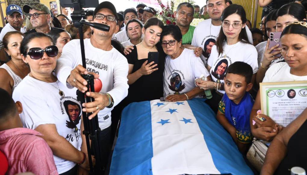 En la previa de la llegada del cuerpo de Maynor, la familia del hondureño había pedido que lo enterraran en Azacualpa y que no fue Bertalia, quien lo decidiera.