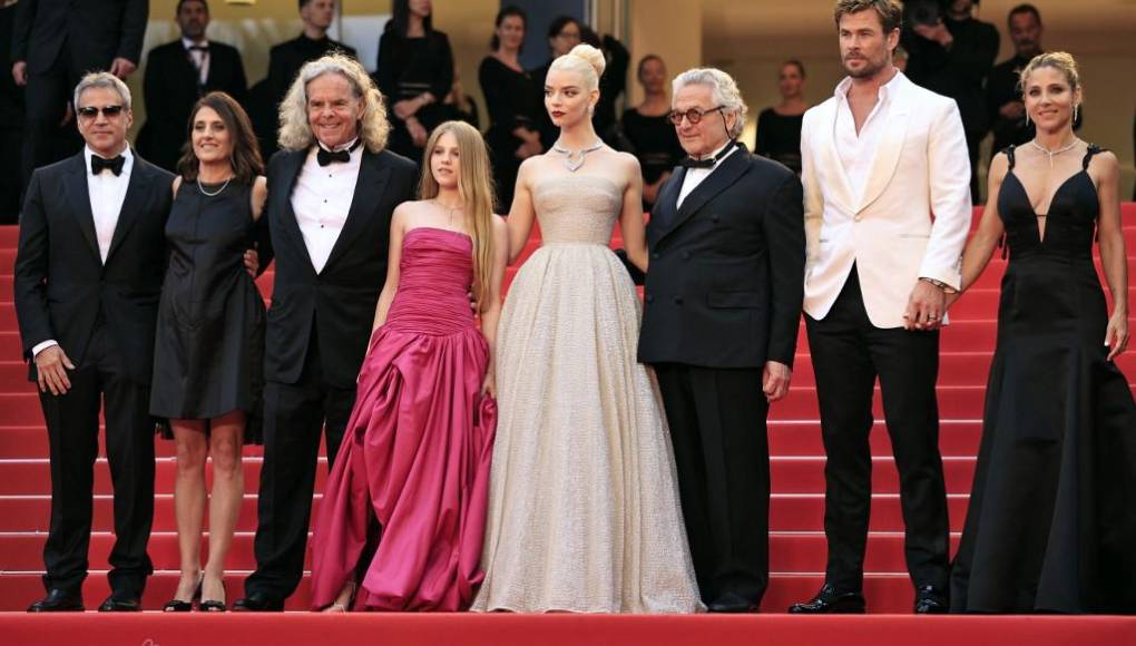 El equipo del filme fue recibido, como es habitual, con una gran ovación en el interior del Gran Theatre Lumière, donde se celebran las proyecciones de gala del festival.