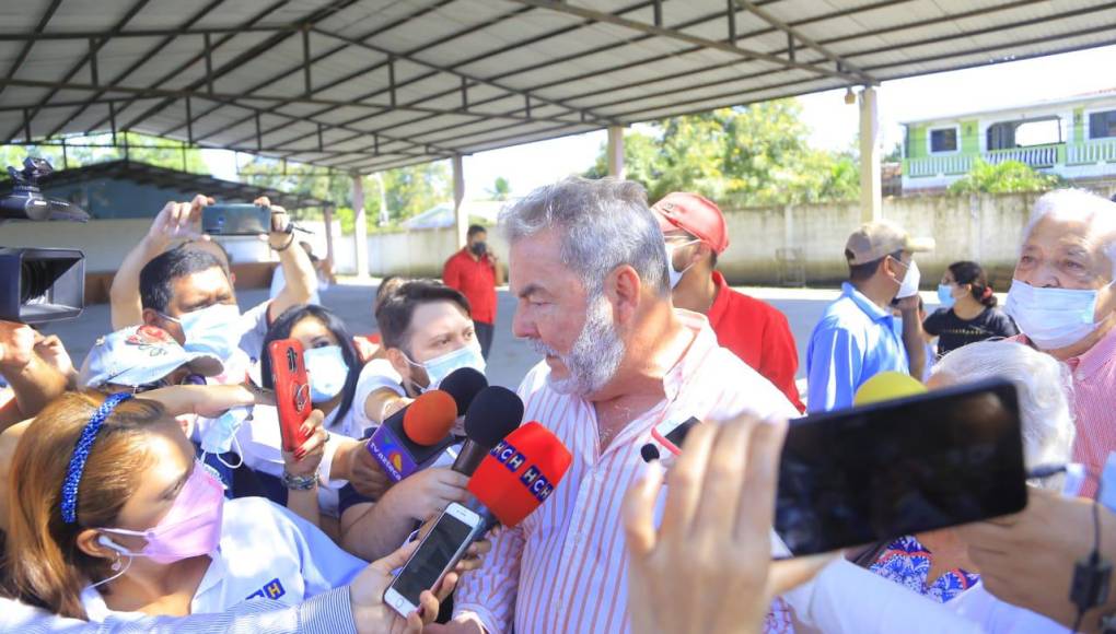 Roberto Contreras vota en San Pedro Sula: “Buscamos un proceso expedito”