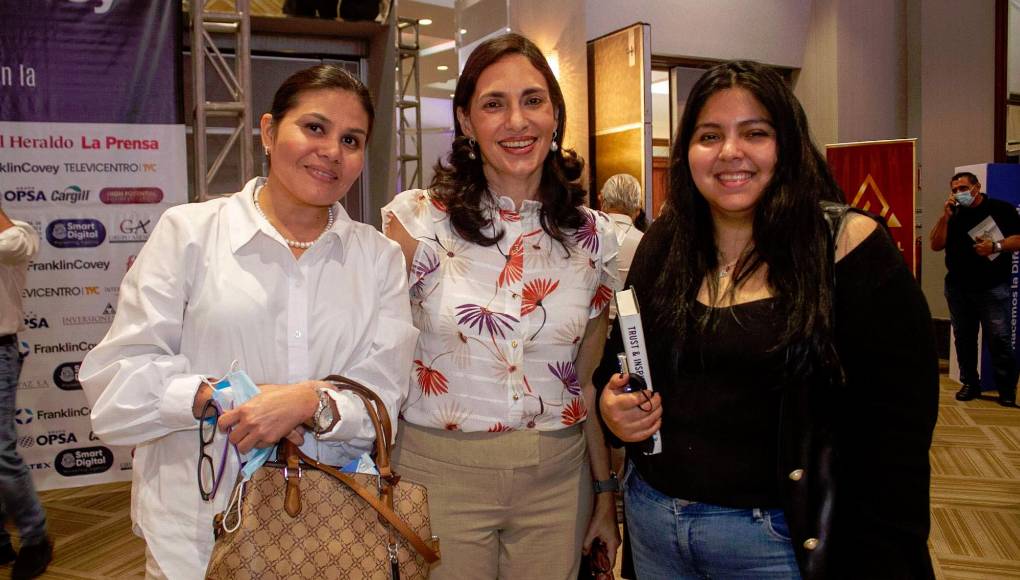 Rudy López, Lizza de Handal y Tania Orellana