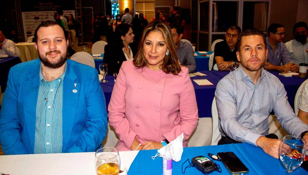 Roger Danilo Valladares, Ruth Arita y Roger Valladares