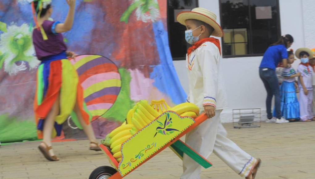 “El Bananero”, la típica danza folclórica hondureña fue de las más aclamadas.