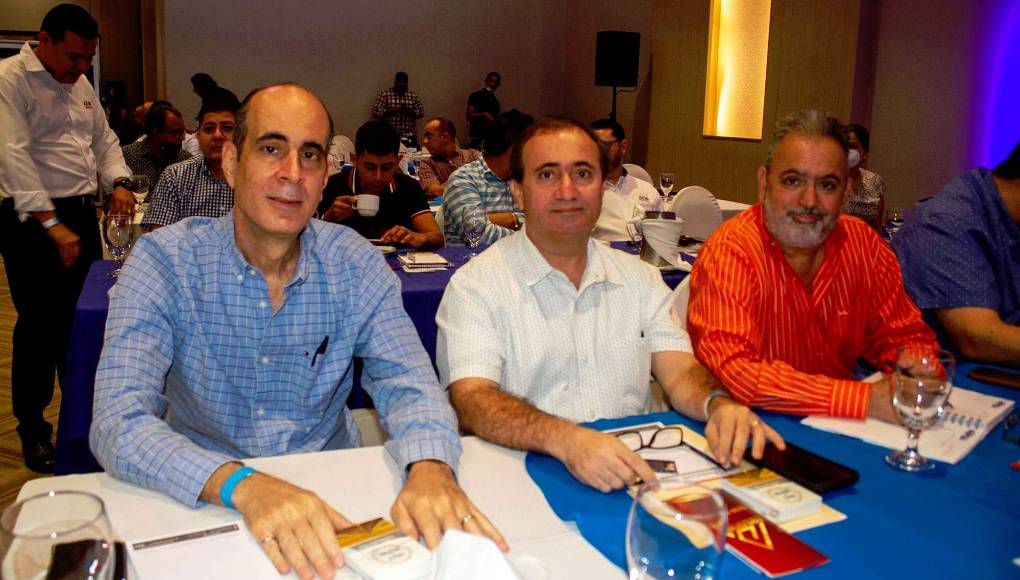 Juan, Eduardo y Roberto Panayotti