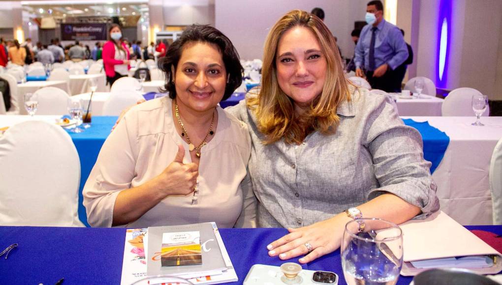 Loida Mandujano y Montserrat Alberdi