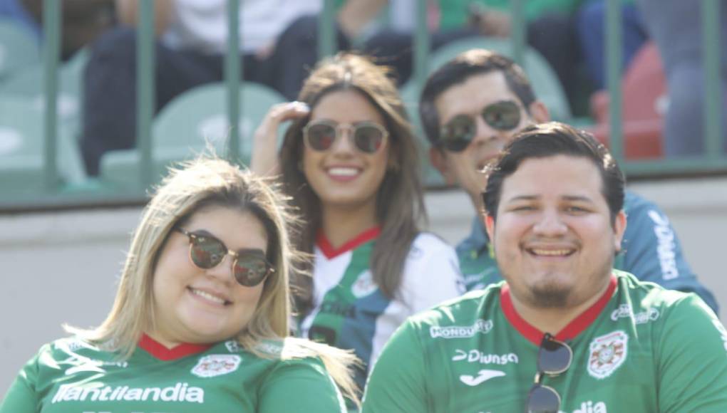 Los fanáticos de Marathón disfrutaron y posaron para las cámaras de Diario LA PRENSA. 