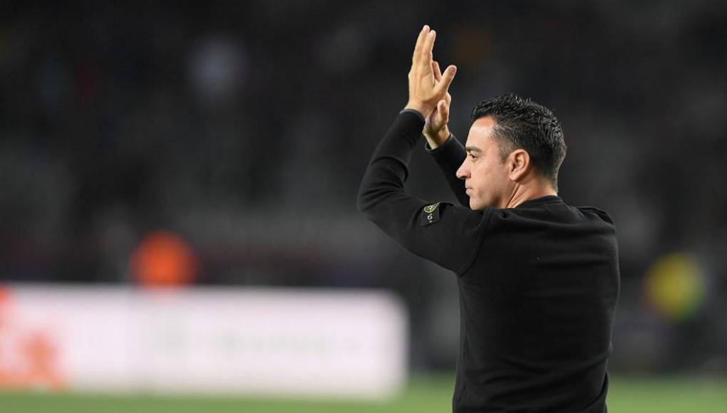 Como viene siendo algo habitual en los últimos viajes en ciudades españolas, el más aclamado de la expedición del Barça fue el entrenador Xavi Hernández.