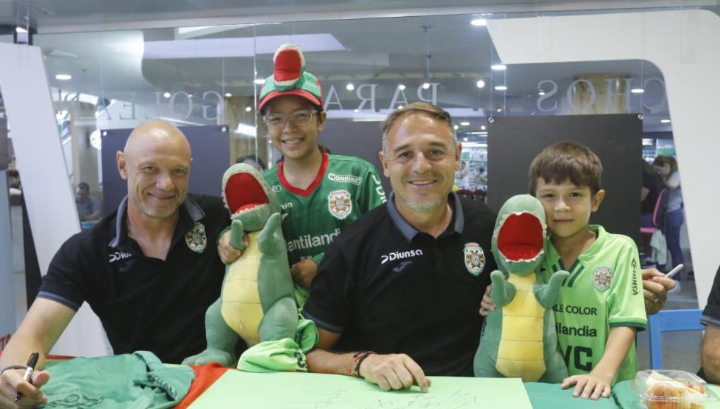 ‘La Tota’ Medina también se hizo presente en el lindo evento de San Pedro Sula. 