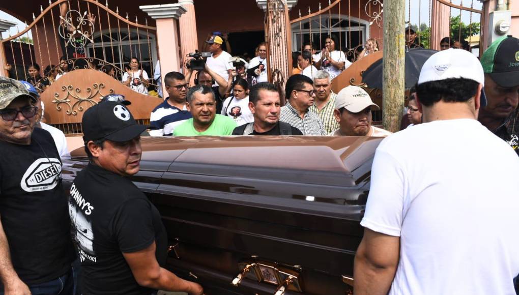 En Azacualpa, Maynor era “un líder, una persona de buen corazón y apoyaba a todos los que podía, era muy servicial”, subrayó Portillo, quien indicó que el hondureño deja un hijo de 18 años y otra de seis.