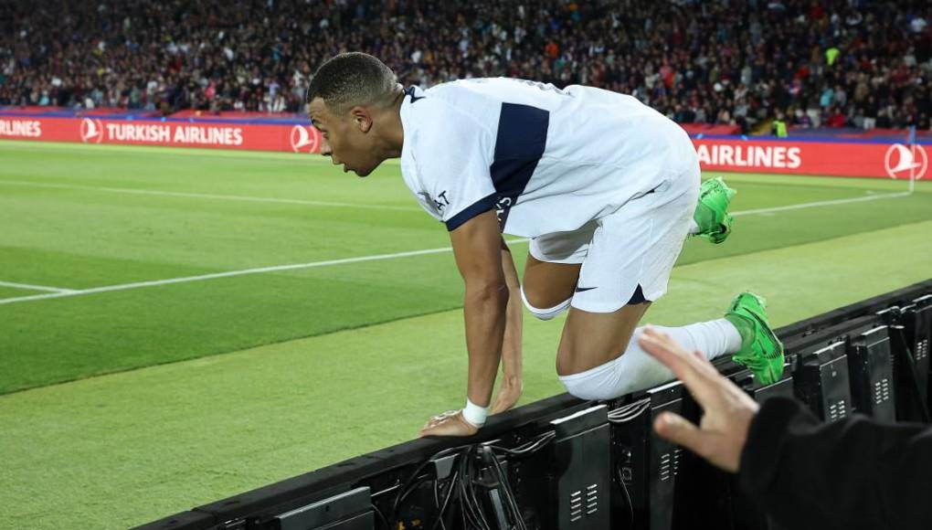 Mbappé prometió renovar, pero lo hizo para que lo reintegraran al primer equipo.