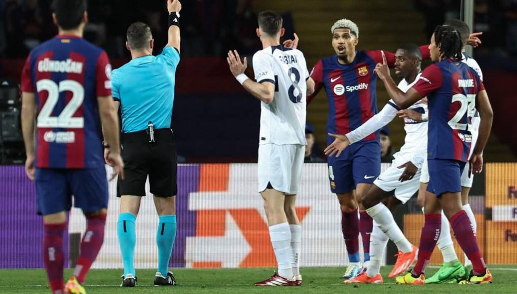 En la plantilla del FC Barcelona hay molestia con Gundogan ya que acusó a Araújo. El uruguayo y otros jugadores le han respondido al volante alemán.