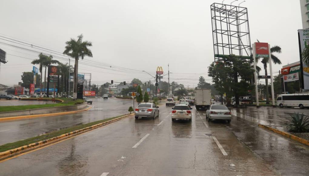 Ingreso de onda tropical genera lluvias en mayoría de regiones de Honduras