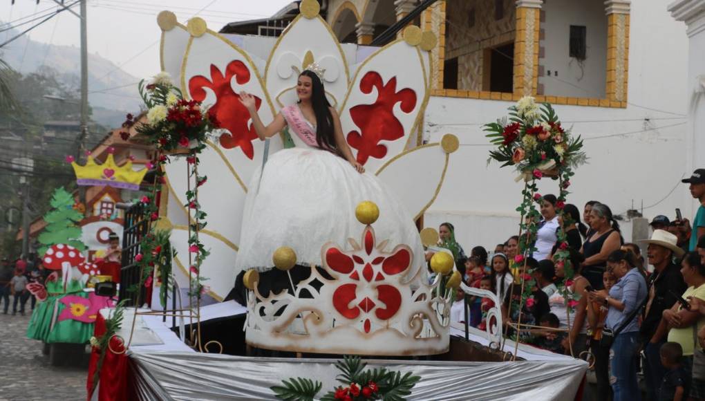 “Copán como uno de los destinos más importantes del país tenemos actividades de miércoles a domingo que incluyen conciertos con grupos de rock, Shirley Paz, presentaciones con grupos bailables, feria gastronómica, eventos culturales, es una programación para todos los gustos” detalló Avilés.