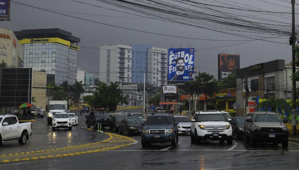 En el caso de la vaguada prefrontal hizo su ingreso ayer lunes y afecta este martes la región norte y noroccidente. 