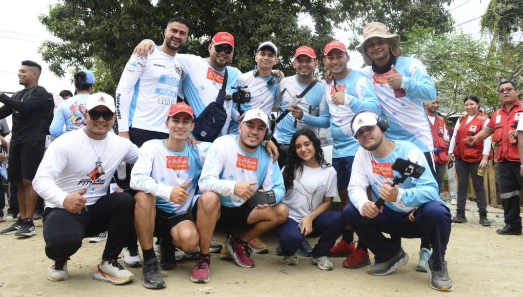 Durante el evento, Shin Fujiyama agradeció a su equipo, así como a las personas de la comunidad y empresas que se sumaron para hacer posible la construcción de su proyecto número 67.