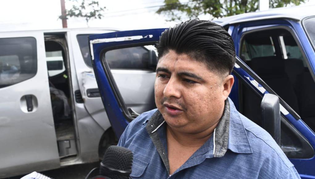 El conductor del microbús de la funeraria relató cómo sucedieron los hechos. 