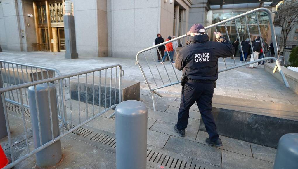 El 28 de marzo, la Corte Supremo de Honduras rechazó su apelación. El 6 de abril, el Tribunal Ad Hoc de la Sala Constitucional del Tribunal Supremo de Justicia de Honduras determinó que la apelación final de Hernández era inadmisible. El 13 de abril, el gobierno de Honduras certificó la finalización de los procedimientos de extradición de conformidad con las órdenes judiciales anteriores, lo que resultó en la entrega de Hernández a los Estados Unidos el 21 de abril. 