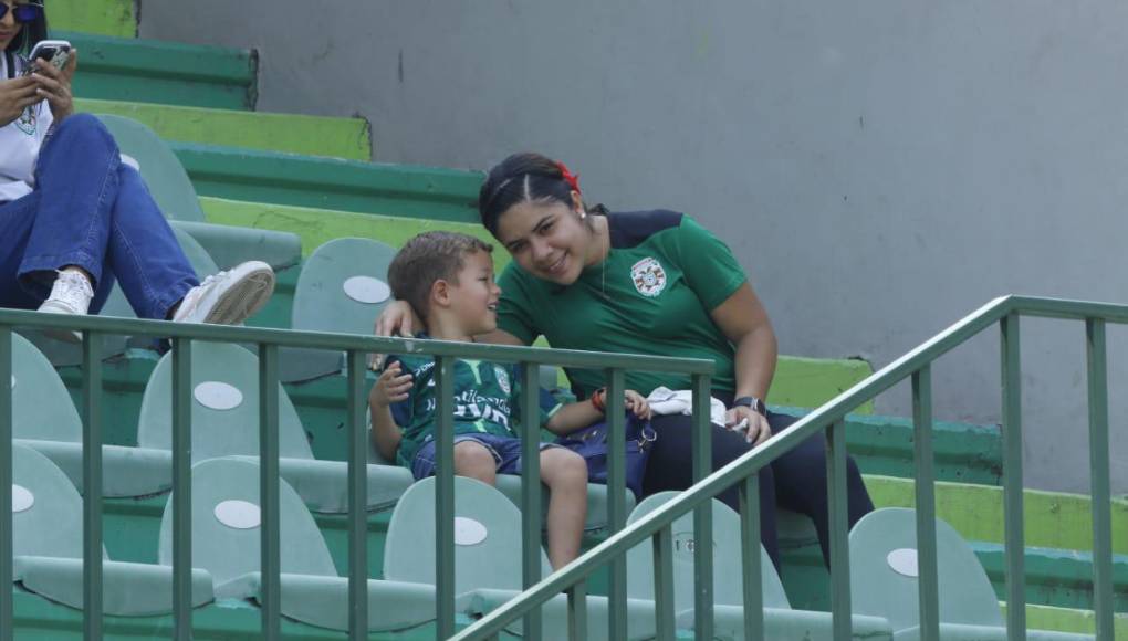 Un bonito y familiar ambiente se vivió antes del partido entre Marathón y Real España. 