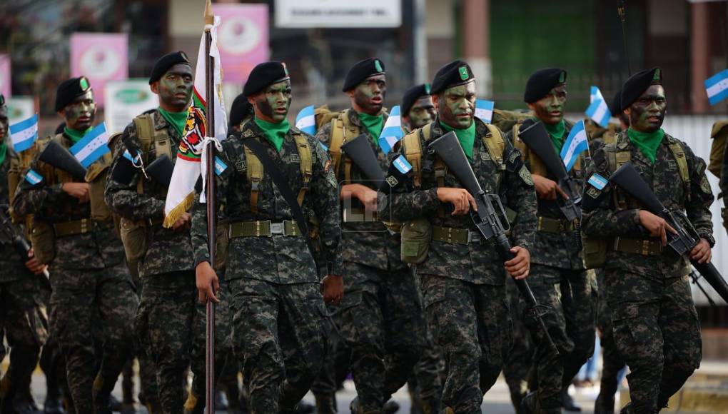 Elegancia, honor y aplomo, las Fuerzas Armadas se lucen en el Día de Independencia