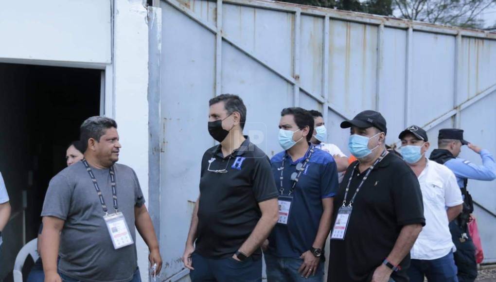 Espectacular ambiente en el Honduras - EUA: Leyendas del fútbol en el Morazán, la belleza femenina y todo el color