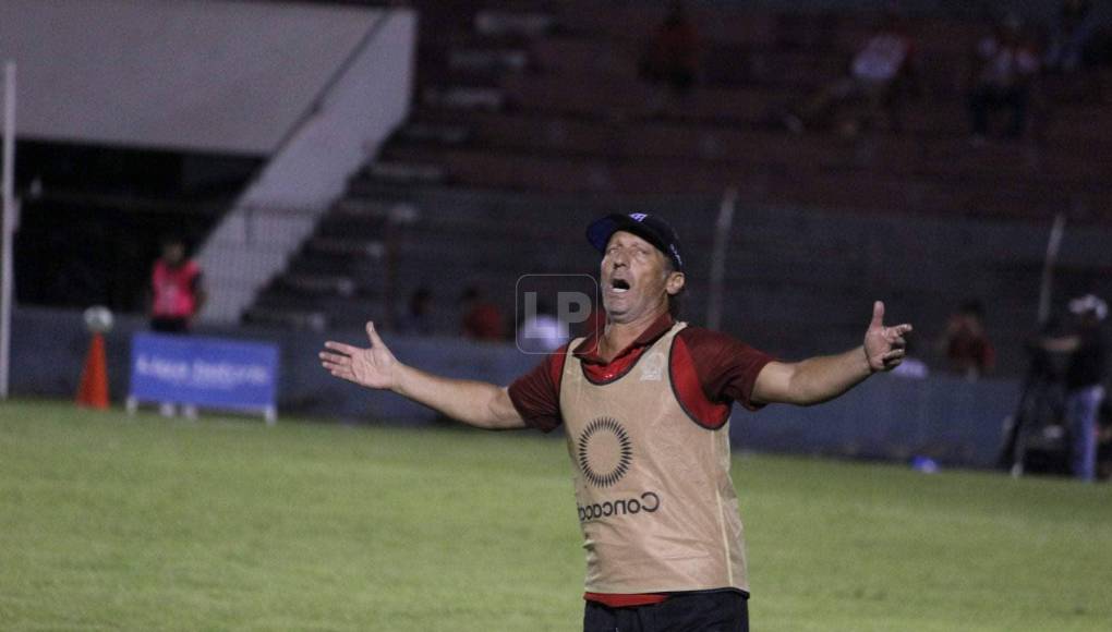 Pedro Troglio volvió a dirigir en el fútbol hondureño y su reestrenó fue con pie derecho.