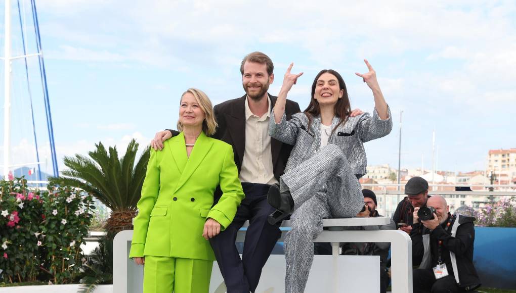 “Es uno de los mejores guiones que he leído nunca, muy complejo y muy bien estructurado”, afirmó Dyrholm, que destacó que la película no se recrea en los momentos más escabrosos, que no muestra, y que permite ver los problemas de la estructura social de la época.