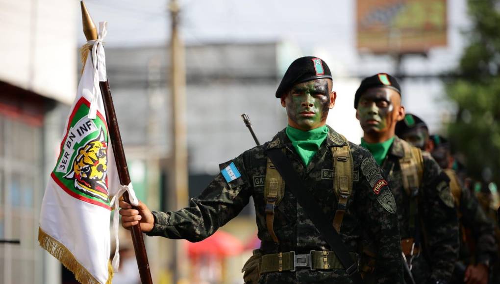 Elegancia, honor y aplomo, las Fuerzas Armadas se lucen en el Día de Independencia