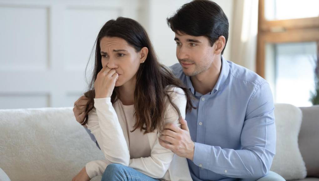 Se siente “mal tercio” entre su actual novia y su ex