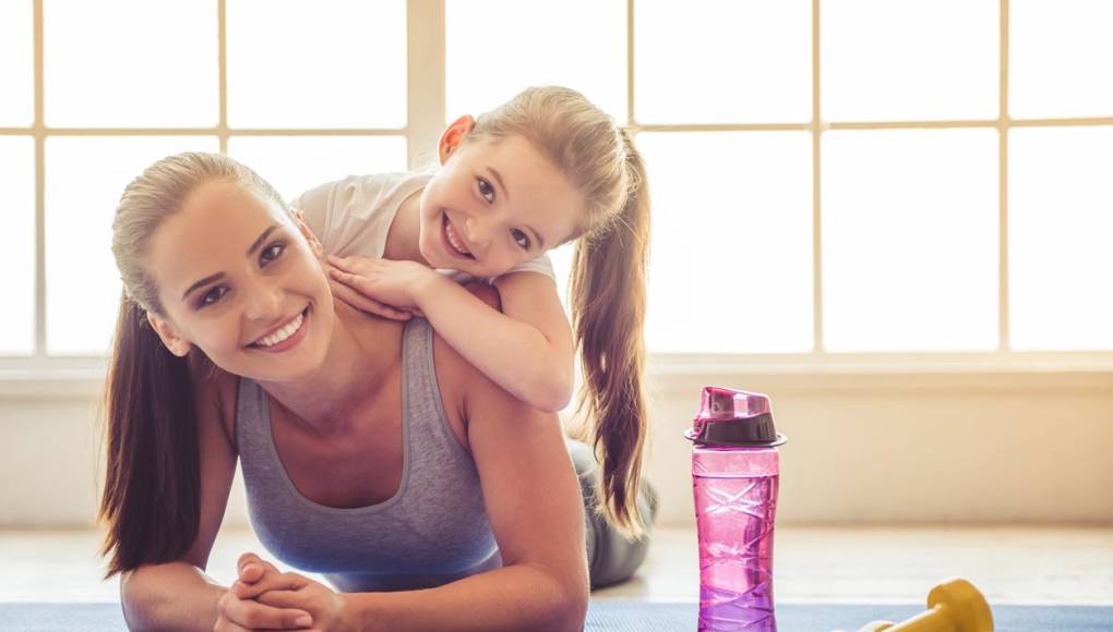 Skincare y rutinas de ejercicios recomendadas para mamás