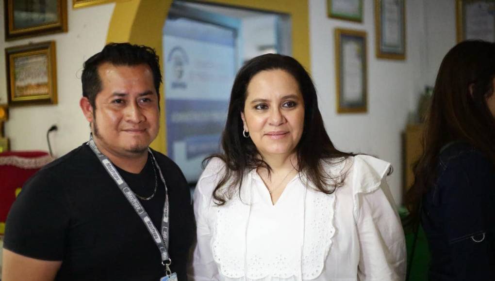 Actualmente y desde que anunció su precandidatura, la abogada Ana García Hernández se mantiene en giras políticas por diferentes lugares de Honduras, donde es recibida y ovacionada por seguidores del Partido Nacional.