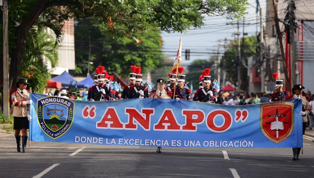 Elegancia, honor y aplomo, las Fuerzas Armadas se lucen en el Día de Independencia