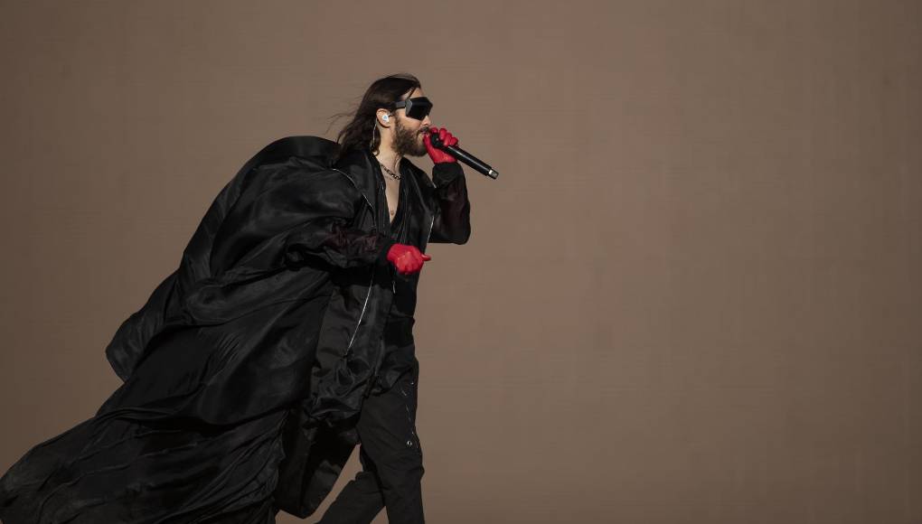 La banda "30 seconds to mars" fue otra de las bandas invitadas. Desde su salida al escenario fueron ovacionados por sus fanáticos, quienes cantaron a todo pulmón cada pieza musical de esta reconocida banda.