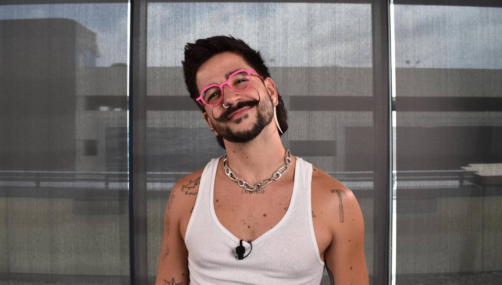 El cantante colombiano Camilo “regresa a casa” a componer con nuevas reflexiones sobre su matrimonio y su paternidad, tras haber pasado más de dos años de gira: “Estoy en ese proceso de redescubrir quién soy hoy”, cuenta en una entrevista