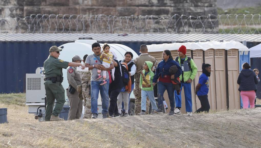 “En todo el viaje nos ha ido de lo peor, nos han robado. Acá en México, yo puedo decir que no hay autoridad que defienda los derechos de las personas que nos apoyen”, relató. 
