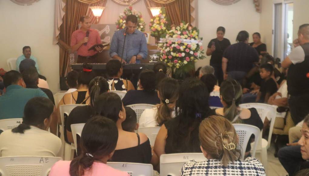 En su sepelio, Elsy Jackeline fue acompañada de su congregación para elevar plegarias y entregar su vida a Dios. 