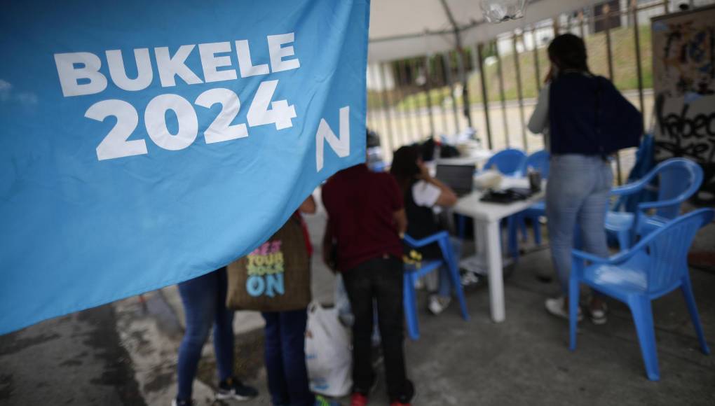 “Ahora le tengo miedo a la policía”, reconoce Montti, que pasó de temer a las pandillas, a sentir lo mismo con las fuerzas de seguridad. “Lo triste es que estoy hablando siempre de temor, solo estás cambiando el rostro del victimario. Y eso sí es muy preocupante, porque entonces la paz, que es lo que se pretendía tener con la neutralización y el encarcelamiento de los pandilleros, que fueron crueles de una manera indescriptible, simplemente ahora lo estás pasando a los policías”, dijo. 