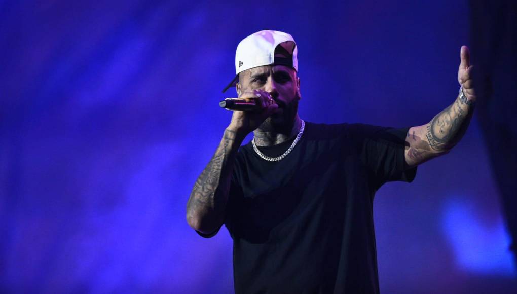 Luego de la presentación de Tito, llegó el turno de amigo y colega, Nicky Jam. El músico estadounidense de origen latino también deleitó a los presentes con éxitos como “El amante”, “Yo no soy tu marido”, “Voy a beber”, “Hasta el amanecer”, entre otros.