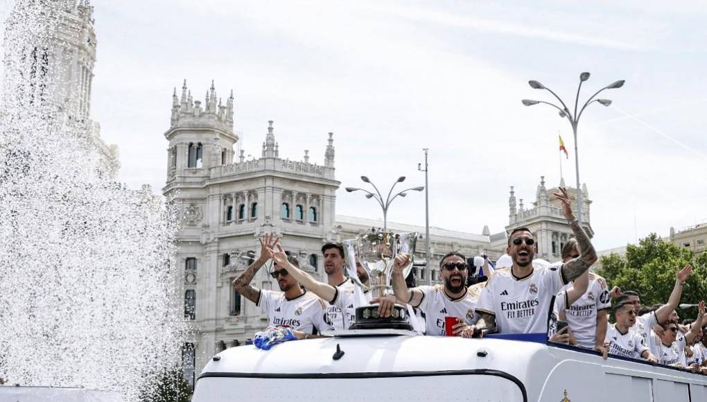 Ocho días después de certificar el título de Liga y tras la negativa, por “respeto”, del Real Madrid a recibirlo en Los Cármenes frente a un Granada que podía descender el sábado -como finalmente ocurrió-, el conjunto blanco pudo tocar su 36ª Liga.