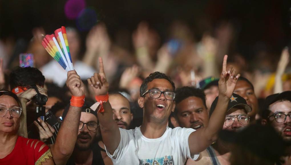 Con el concierto de este sábado Madonna pone fin a la gira de conmemoración de sus 40 años de carrera, ‘Celebration Tour’, en la que hace un repaso de toda su carrera y en la que incluyó sus mayores éxitos, como ‘Like a Virgin’, ‘Vogue’, Holiday”, “Like a prayer” y “La isla bonita”.