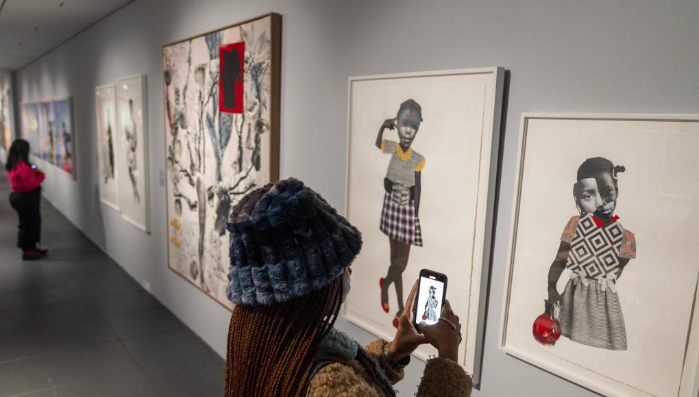 La pareja -originaria de Nueva York- comenzó a coleccionar obras de arte hace 25 años, y a través de su apertura al público ambos pretenden ahora reunir a la comunidad del distrito de Brooklyn en un lugar enfocado en las artes y la creatividad, tal y como explican en una grabación que el espectador puede escuchar en la propia muestra.