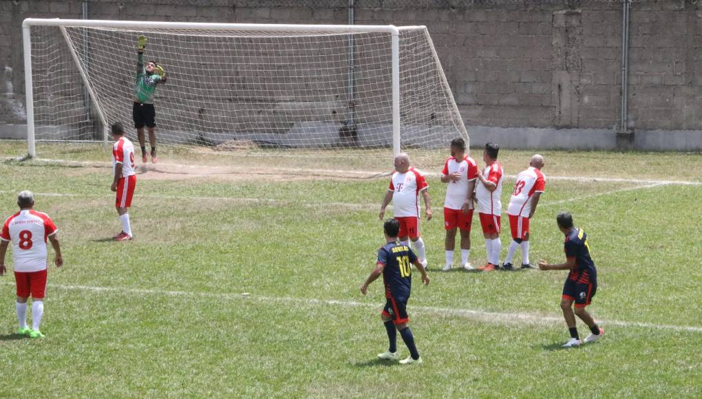 Además, se llevó a cabo un encuentro deportivo que contó con la participación de alcaldes de varios municipios de Copán, como Florida, Dolores, San Jerónimo, Cabañas, Nueva Arcadia, Dulce Nombre, Veracruz, entre otros, promoviendo así la integración y el espíritu deportivo.