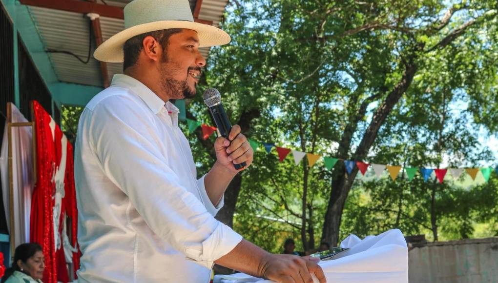 “Un tribunal de competencia nacional ordenó su captura por suponerlo responsable del delito de tráfico de drogas agravado”, agregó.