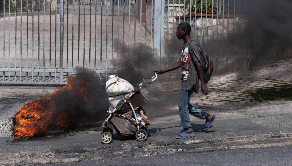 Las pandillas controlan zonas enteras del país, incluido 80% de la capital, y están acusadas de numerosos homicidios, robos, violaciones y secuestros extorsivos. 