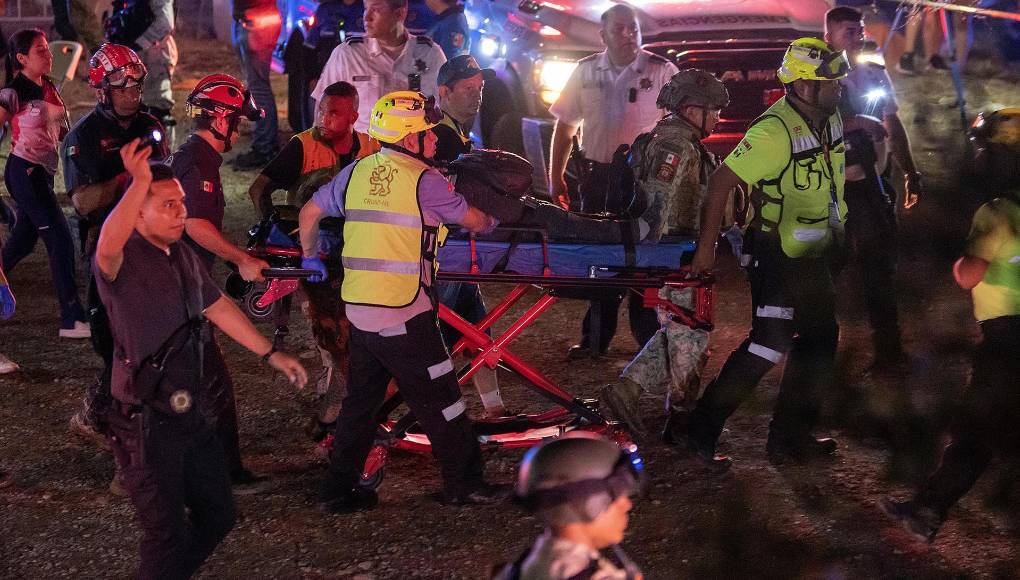 Nueve muertos y 70 heridos dejó el colapso de un escenario durante un mitin en el que participaba el miércoles el candidato presidencial Jorge Álvarez <b>Máynez</b> en el norte de México, según un balance actualizado este jueves. 