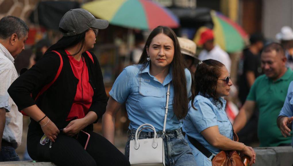 La belleza de la mujer hondureña no fue la excepción durante la marcha del Día Internacional del Trabajo en el Distrito Central. 