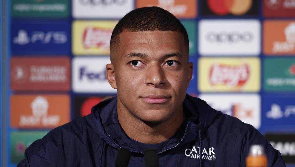 Mbappé, de 25 años, quedará como agente libre el 30 de junio ya que no activará la cláusula para renovar con el PSG hasta 2025. El jugador ya pudo negociar con cualquier otro club durante el mercado de enero, pero no lo hizo porque tendría un acuerdo verbal con el Madrid. 