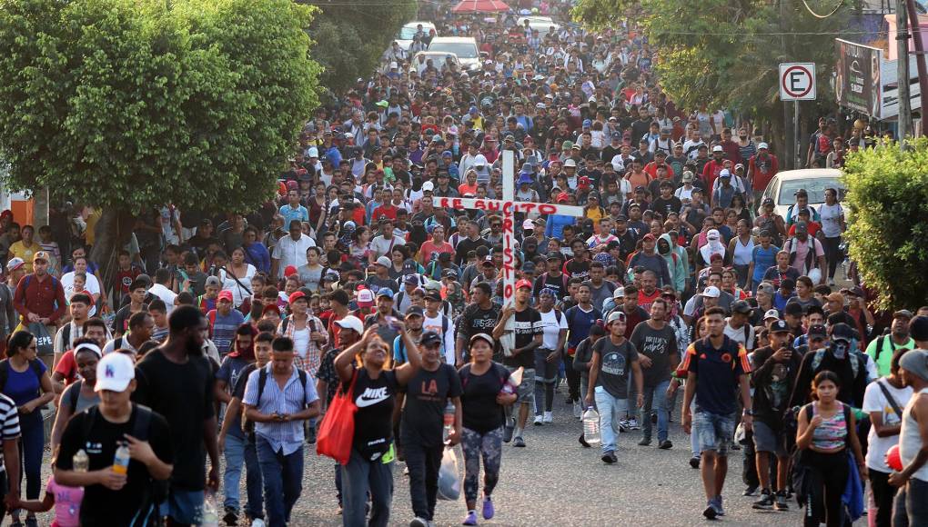 Un ‘Viacrucis migrante’ con 3,000 personas partió de la frontera sur mexicana este lunes, inicio de la Semana Santa, rumbo a la capital del país para exigir mejores políticas migratorias en medio de las crecientes tensiones por las campañas presidenciales de México y Estados Unidos. 